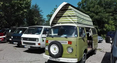 Колекционери представиха ретро возилата си на парад в Русе