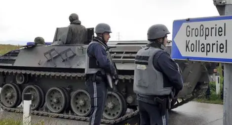 Австрия изпраща армията на границите си