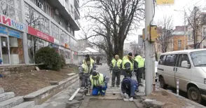 За пореден път пренареждат хлопащите плочки по „Борисова“