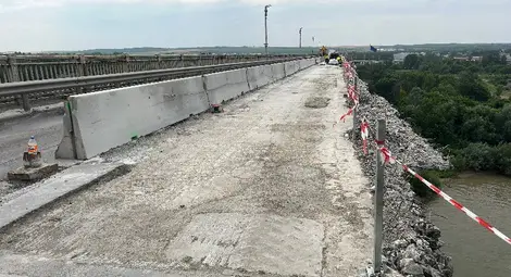 Утре през нощта ще бъде спряно движението по Дунав мост при Русе