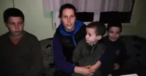 Доброволци и дарители с безценен жест към самотна майка с три деца в Русе