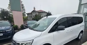 Нов специализиран микробус ще улеснява дните на децата и младежите с увреждания от дом „Вяра“