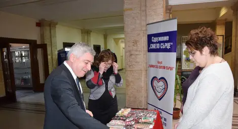 Майки събират пари за зелено  училище с базар на мартенички