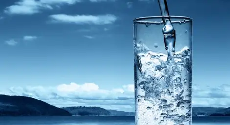 Трябва ли да се съобразяваме с правилото за 2 литра вода на ден