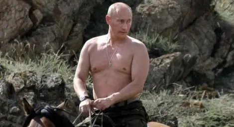 Путин хваща гората