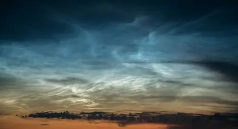 Нов природен феномен над Челябинск - появиха се светещи облаци