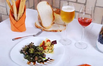 Чаша вино или бира дневно предпазват сърцето