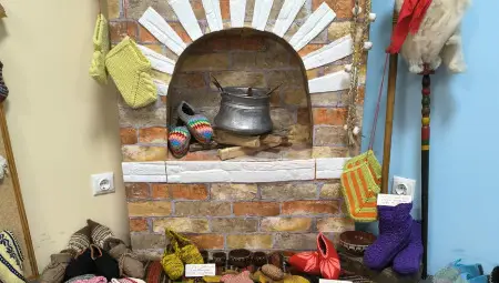 Пъстра изложба добави още топлина към Деня на християнското семейство в читалище "Искра 1898" в Борово Пъстра изложба добави още топлина към Деня на християнското семейство в читалище "Искра 1898" в Борово