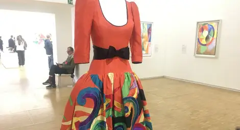 Ив Сен Лоран искри и провокира в музеите на Париж