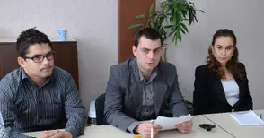 Младежи разработват наръчник  срещу телефонни измамници