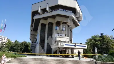 Сигнал за бомба изкара служителите от община Русе