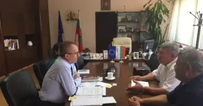 Жп вагони за превоз на камиони ще облекчават трафика по пътя Русе-Търново