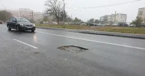 Опасна пропадаща шахта дебне  по оживена улица в „Чародейка“