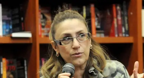 И в парламента се пуши въпреки забраната, призна червена депутатка 