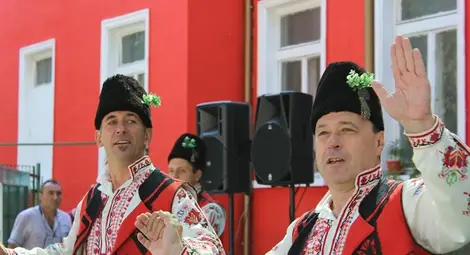 Празникът на ябълката посреща гости от България и Румъния  в село Екзарх Йосиф утре. Откриват стена с барелефи на Баба Тонка, Захари Стоянов и Никола Обретенов