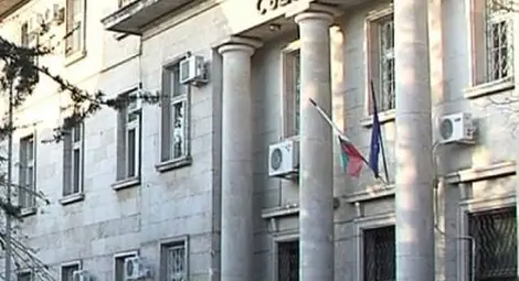 Осъдиха медсестра за фалшиви направления