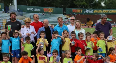 Невръстните деца заслужиха овации като големи шампиони.