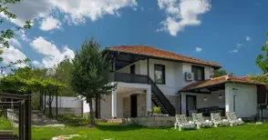 Неизвестни опустошиха къща за гости „Интрига“ в Червен