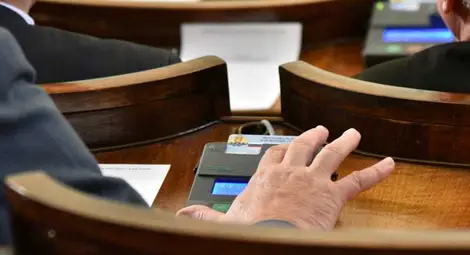 Парламентът прие без дебат промените в Закона за обществените поръчки