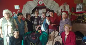 В Бъзън шият... ямурлуци  за коледарската дружина