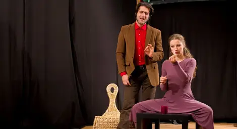 Един забързан професионалист среща най-добрата проститутка в сряда в Канев център