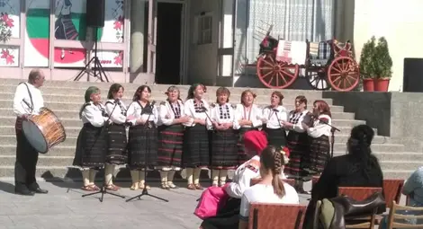 Хърцойски песни и танци огласиха за десети път Кацелово