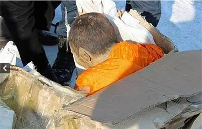 Откриха мумифициран монах на 200 години. Будисти: Все още е жив, медитира