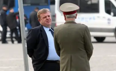 Армията ще разчита все повече на доброволци