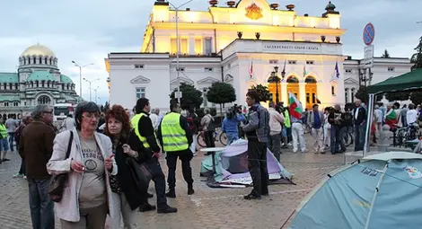 Развялат палатковия лагер пред парламента за 3 март