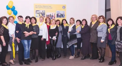 Дами от „Сороптимист“ събират пари за деца от улицата Дами от „Сороптимист“ събират пари за деца от улицата