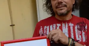 Специален подарък за Джон Лоутън - шаржов портрет на Оги Балканджиев