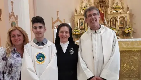 Димитър Върбанов с майка си Цонка, отец Валтер и сестра Йола.