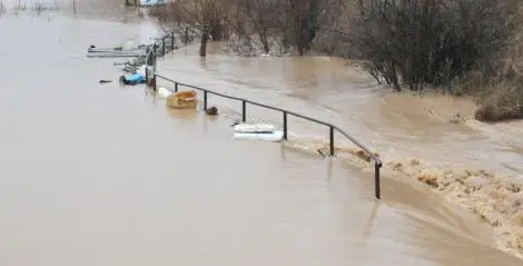 Язовир се пука - евакуират цяло село