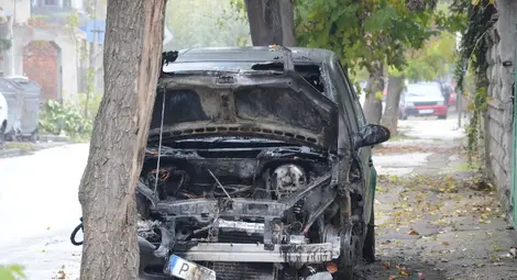 Опожариха мерцедес на улица &bdquo;Петрохан&ldquo;