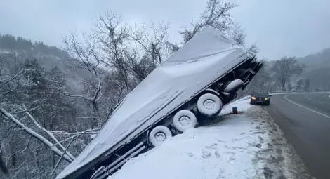Хаинбоаз е изчистен до асфалт и проходим, но катастрофи затрудняват движението