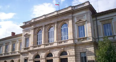 Настоятелството към училище &bdquo;Христо Ботев&ldquo;: Недопустимо е да се упражнява постоянен тормоз към учители и да се навлиза в личното им пространство