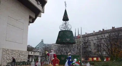 Дъждът отложи запалването на коледната елха