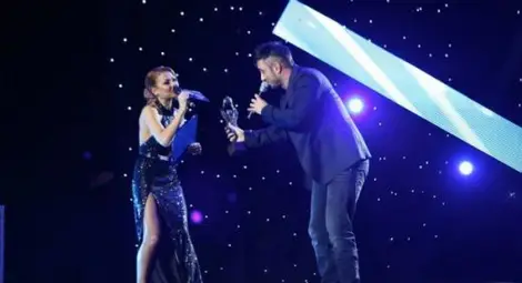 Майки на бунт срещу "вулгарните послания на силиконовите мутреси" Майки на бунт срещу "вулгарните послания на силиконовите мутреси"