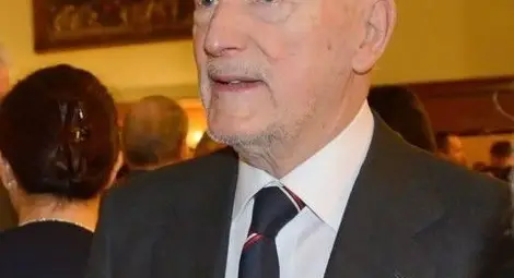 Болест тръшна царя на път за гроба на майка му Болест тръшна царя на път за гроба на майка му