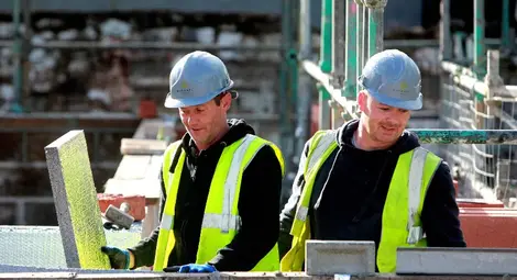 Над 2800 жители на областта работят в друго населено място