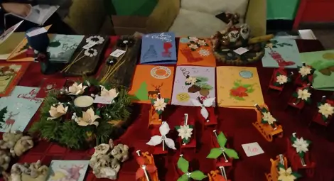 Картички и украшения предлага  коледният базар в Общежитието