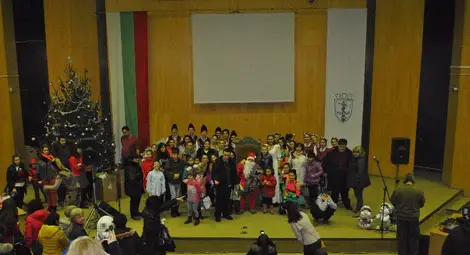 Русе подари коледен концерт на деца-потребители на социални услуги /галерия/