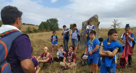 Студенти и скаути почетоха с поход червеноводския войвода Върбан Върбев