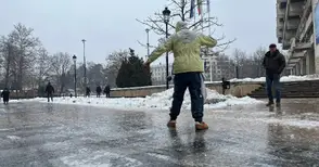 Ледена епоха в Русе: Поледицата прати 80 души в болниците, неучебен ден в четири общини днес