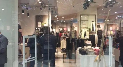 Задържаха охранителя, наръгал младеж в мола