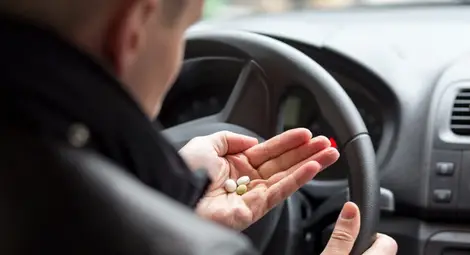 Дрогиран с три вида наркотици шофьор на мерцедес остава в ареста