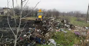 Над 60 тона боклук изнесен от незаконно сметище в Тракцията