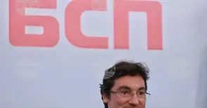 Изразяваме пълната си солидарност със служителите на „Български пощи“, посочи лидерът на БСП Крум Зарков