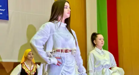 Над 120 деца и младежи от различни етнически групи се включиха в концерта „Да празнуваме заедно“ в Русе Над 120 деца и младежи от различни етнически групи се включиха в концерта „Да празнуваме заедно“ в Русе