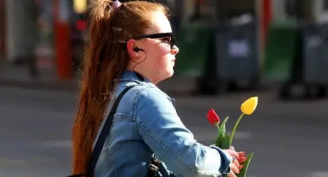 Цветя за дамите зад волана от Пътна полиция Цветя за дамите зад волана от Пътна полиция